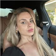 Profesora de Educación Primaria imparte clases de repaso